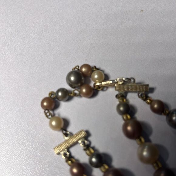 Beautiful Tricolor Beaded Necklance - Picture 4 of 4